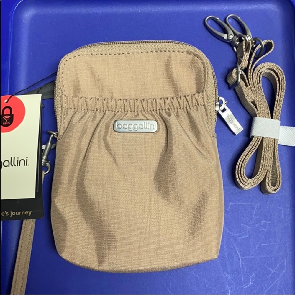 NWT Baggallini "Bryant" Crossbody/Wristlet Purse